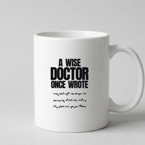 كوب "الطبيب الحكيم كتب" — هدية مضحكة للأطباء