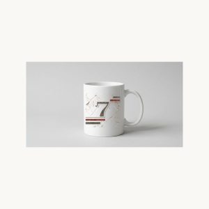 كوب أبيض برقم 7 بتصميم عصري مجرد